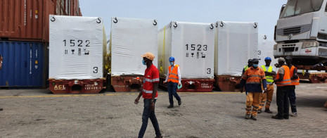 První várka 72 modulů dorazila do Dakaru